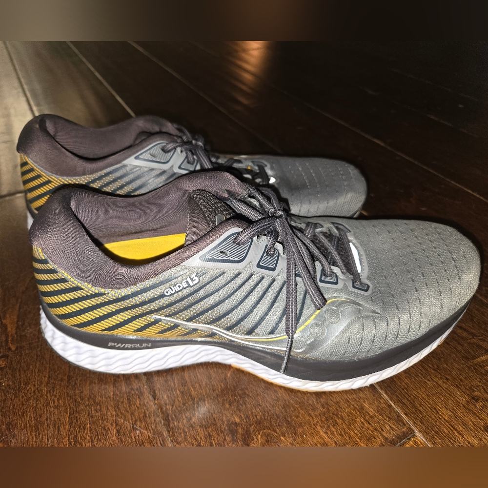 Euc SAUCONY Men's Gray and Yellow Running Shoes Size 9.5